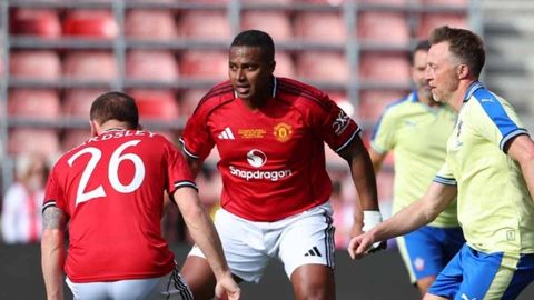  Huyền thoại MU hủy diệt Southampton trong trận cầu 8 bàn thắng